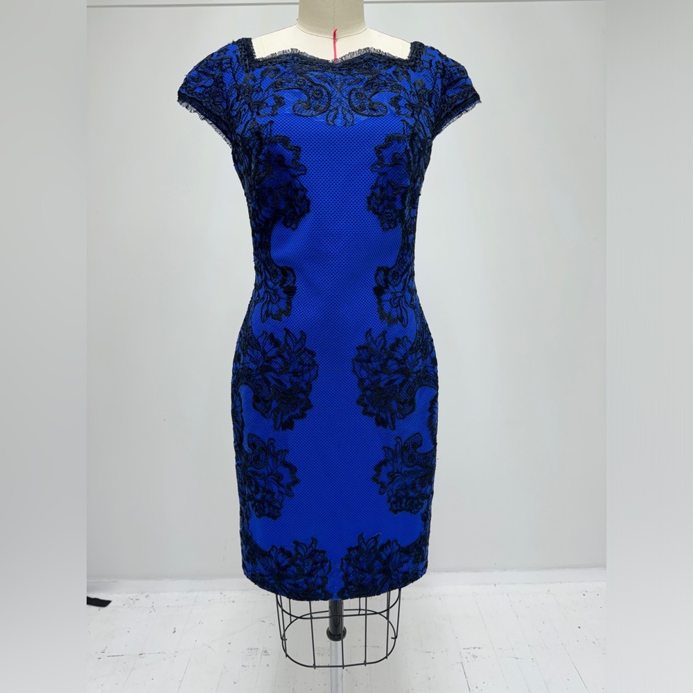 Like new Tadashi Shoji mini dress, no damage |no stains |no holes ,very elegant